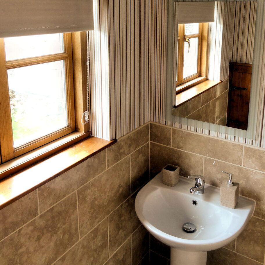 Tyrella, Self catering apartment, Shebbear shower room sink